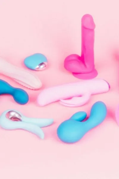Silicone vs Rubber Strap-Ons: What’s the Difference?
