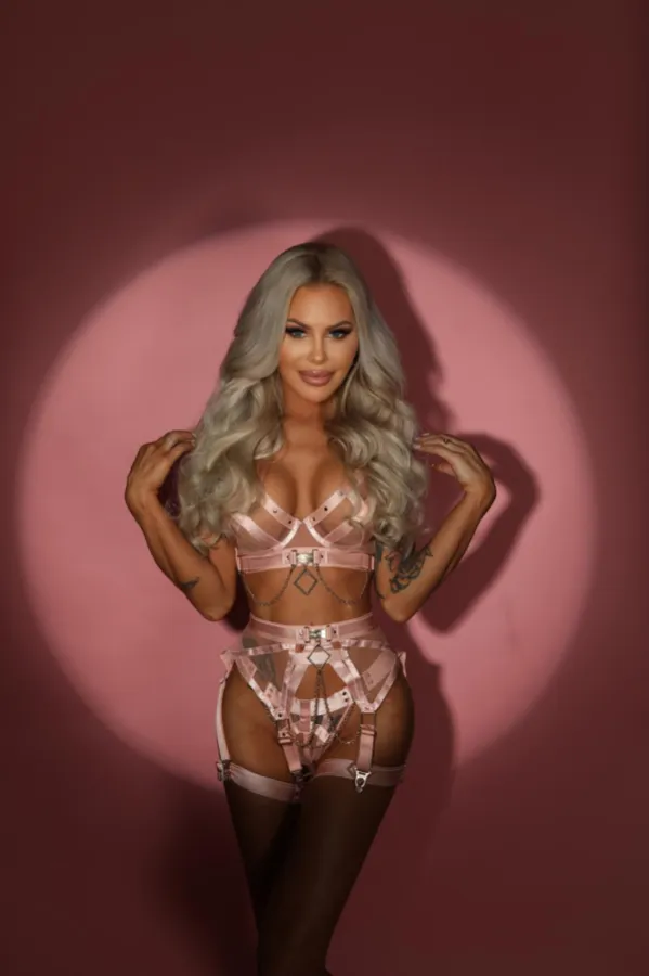 Mistress Lauren