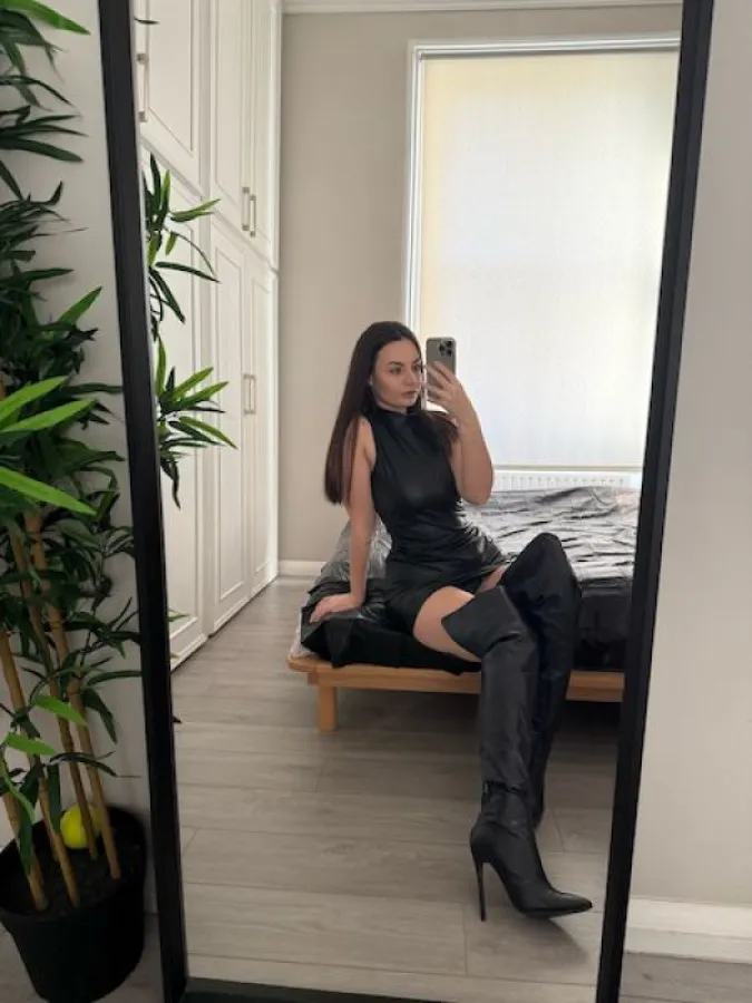 Mistress Amber